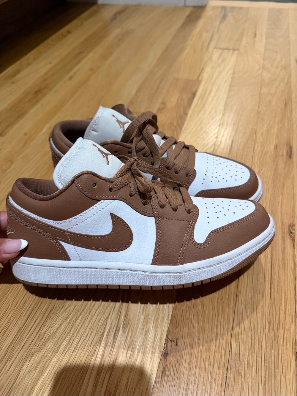 Nike Low-Top Sneakers in White and Brown